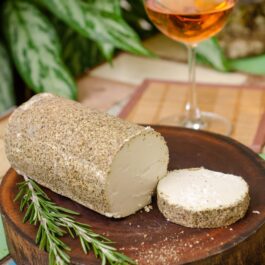 VEGA RULO DE CABRA GOAT CHEESE W PEPPER